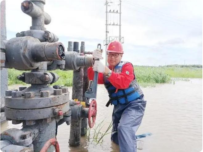 險(xiǎn)不除、人不休，水不降、人不退！大慶油田朝陽(yáng)溝油田全力迎戰(zhàn)防汛“大考”